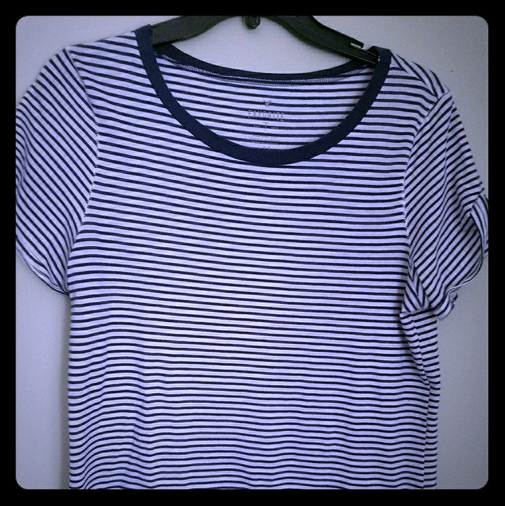 AEO favorite tee, size L